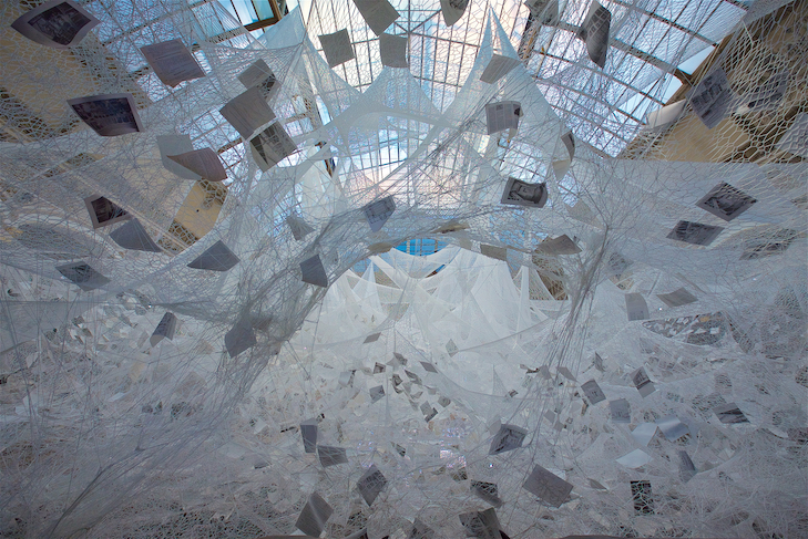 Chiharu Shiota 3 Chiharu Shiota | Beyond Memory, 2019 | Installation: wool, paper | Gropius Bau, Berlin, Germany Photo by Sunhi Mang | Copyright VG Bild-Kunst, Bonn, 2019 and the artist