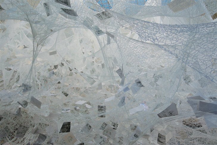 Chiharu Shiota 11 Chiharu Shiota | Beyond Memory, 2019 | Installation: wool, paper | Gropius Bau, Berlin, Germany Photo by Sunhi Mang | Copyright VG Bild-Kunst, Bonn, 2019 and the artist