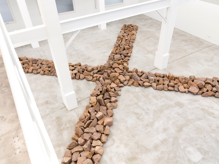 Richard Long, “Granite Crossing”, 2019 // Courtesy: the artist & Konrad Fischer Galerie // Photo: Roman März