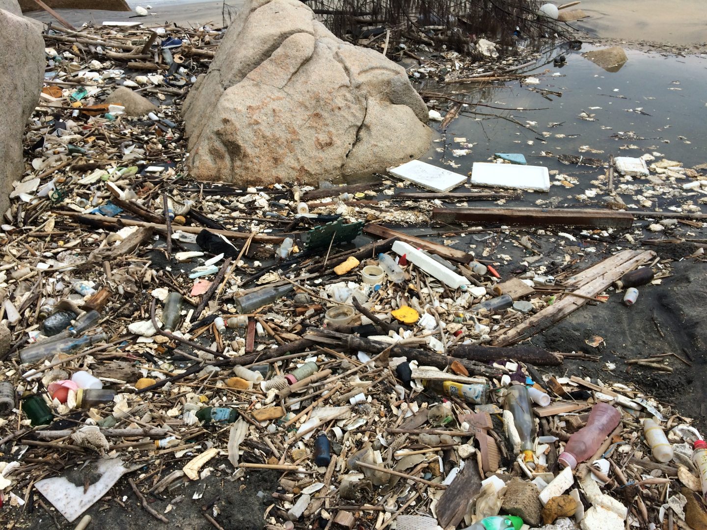 Pollution Lo Kei Wan on Lantau Hongkong