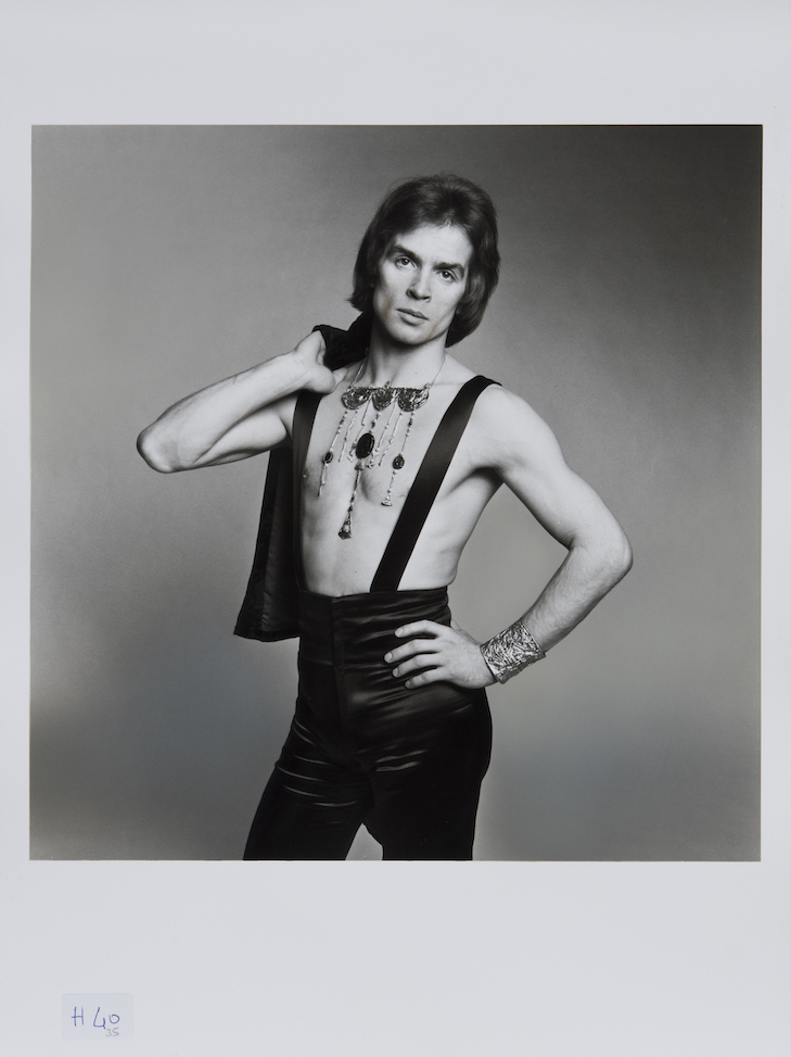 © Gian Paolo Barbieri - Rudolf Nureyev (standing), 1969 - Courtesy 29 ARTS IN PROGRESS gallery