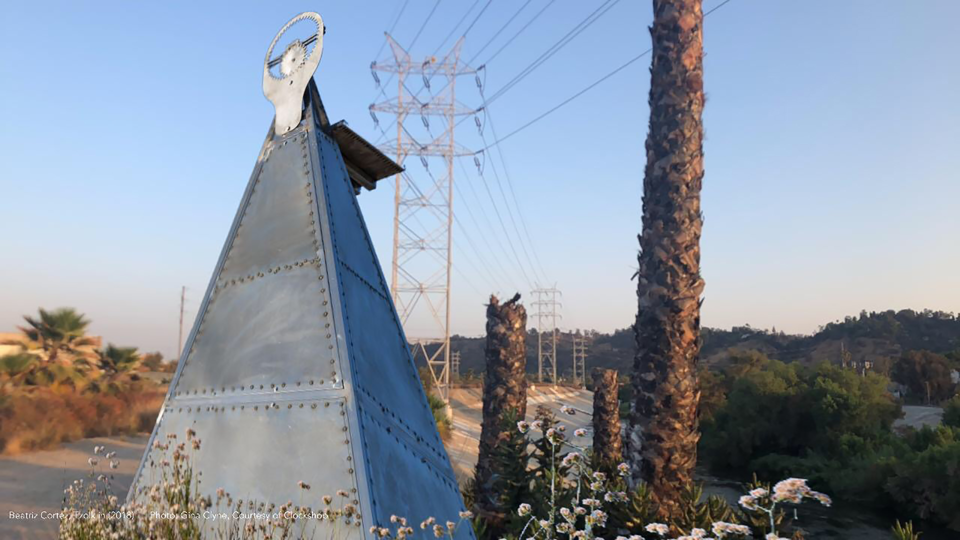 Art et activisme: NANCY BAKER CAHILL + Coordinates projet 8 Beatriz Cortez, Tzolk'in, 2018, Los Angeles, CA (Defining Line)