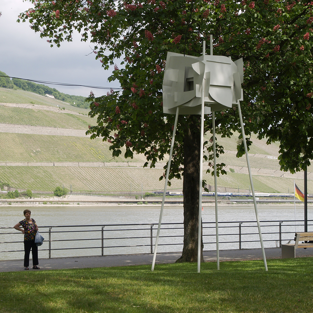 Heiner Franzen, Astronautenhose, Videoobjekt, Skulpturentriennale Bingen 2014 (Foto: Heiner Franzen) Heiner Franzen, Astronautenhose, Videoobjekt, Skulpturentriennale Bingen 2014 (Foto: Heiner Franzen)