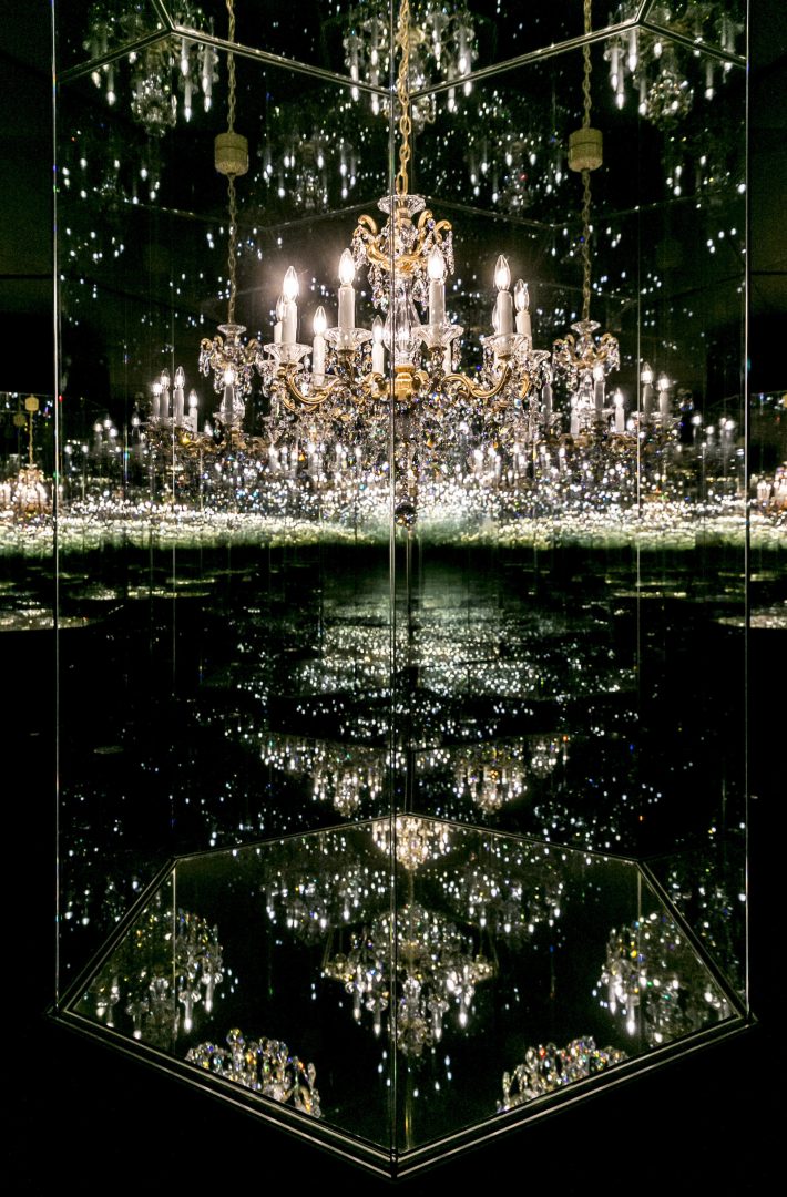 Wunderkammer, Yayoi Kusama, Chandelier of Grief, © Swarovski Kristallwelten