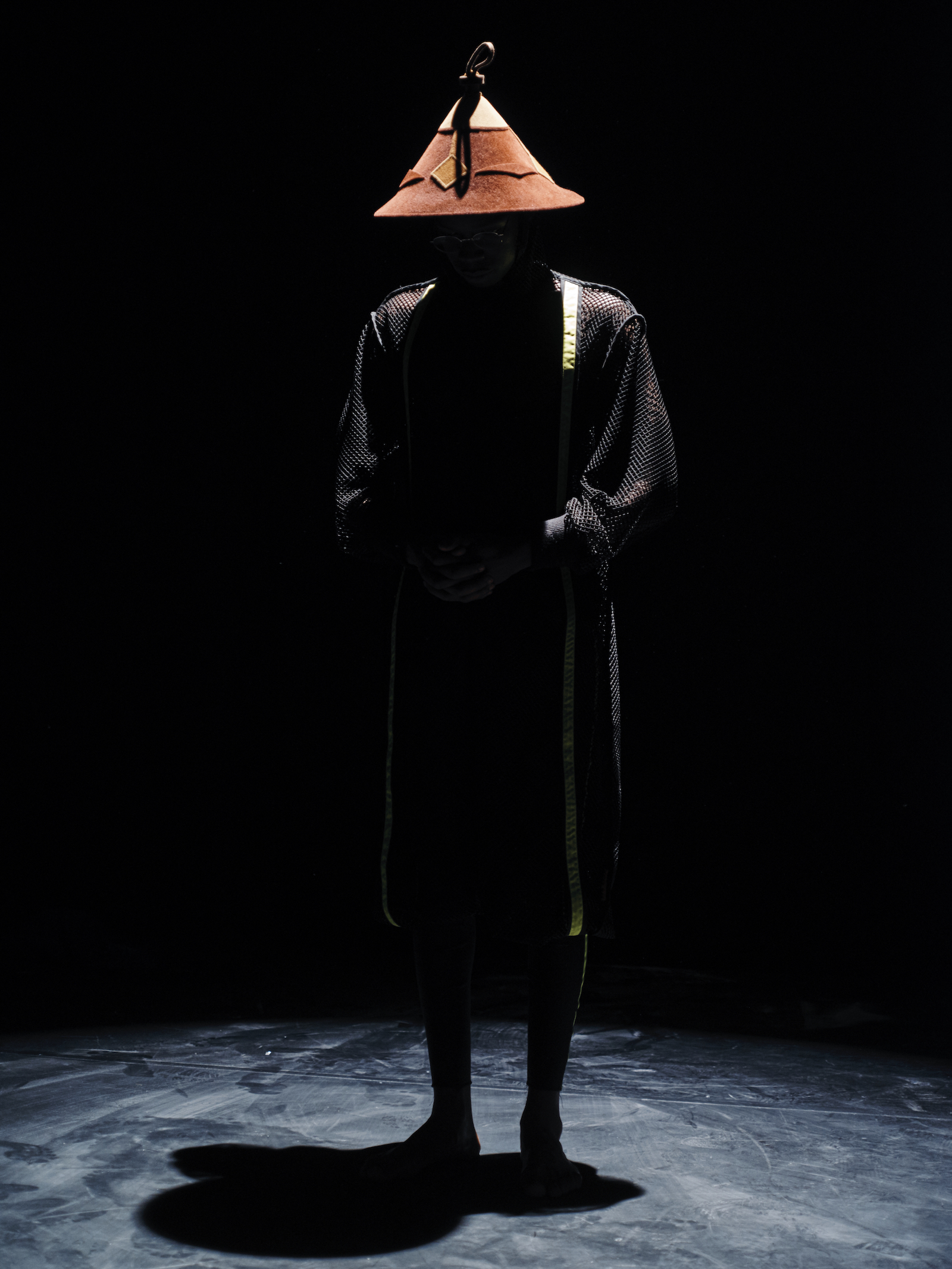 Smail Kanoute 4 Valérie Favre, „Am Tisch“, 2018 150 x 90cm Oil on canvas © Valérie Favre & VG Bild-Kunst