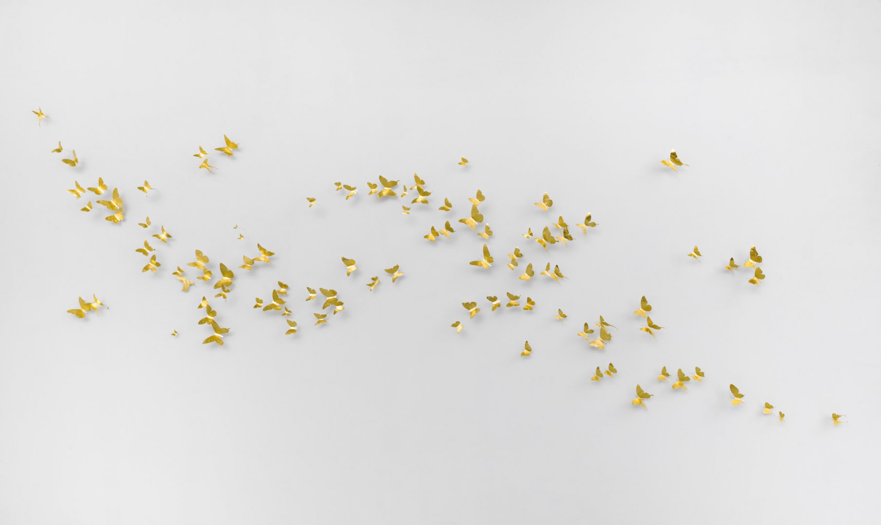 VOLTA NEW YORK 2020 14 Paul Villinski, Wave (right), 2017, Found aluminum cans, gold leaf, wire, 60H x 144W x 7D in.