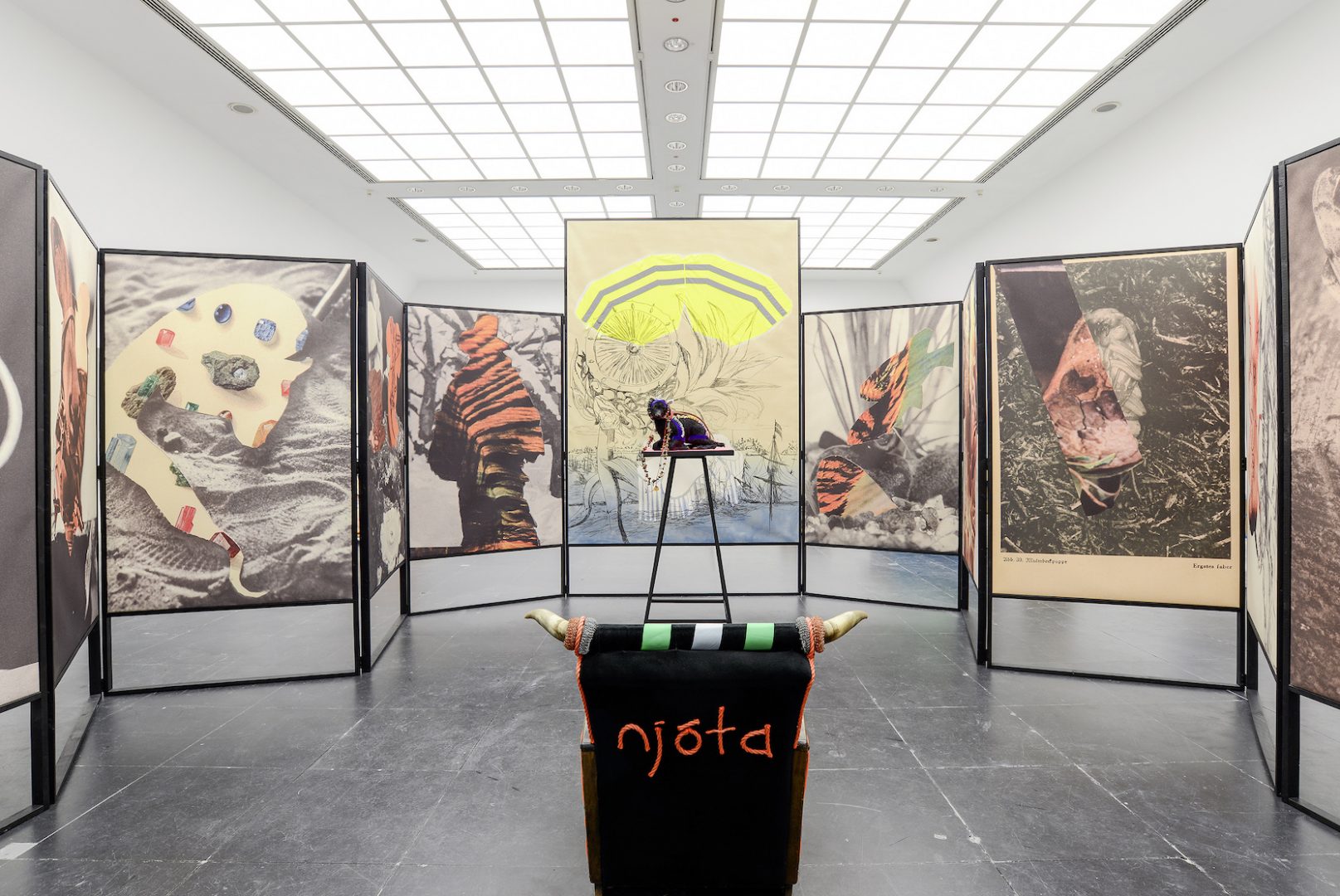 HELGA SCHMIDHUBER 18 Helga Schmidhuber, Installationsansicht „Does Voodoo work? II", Frankfurter Kunstverein, 2015, photo credit: Holger Schmidhuber