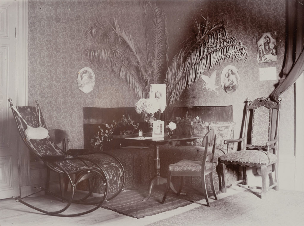 HILMA AF KLINT #2 2 Hilma af Klint and four other women who were members of the Edelweiss Society established their own spiritualist group called “The Five.”
The Five met regularly between 1896 and 1907. The spiritual contacts were verbally expressed by the group’s medium, as well as by automatic scriptures and drawings. The Five recorded these sessions in a series of notebooks.