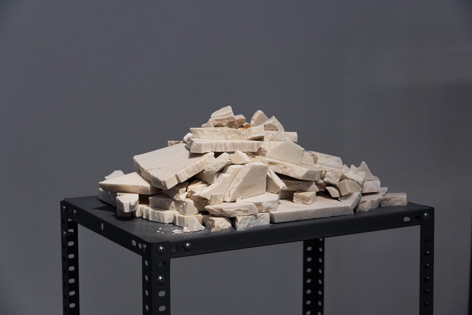 TALYA LUBINSKY 11 Talya Lubinsky, Exhibition View, Marble Dust, Künstlerhaus Bethanien, Berlin, 2020
