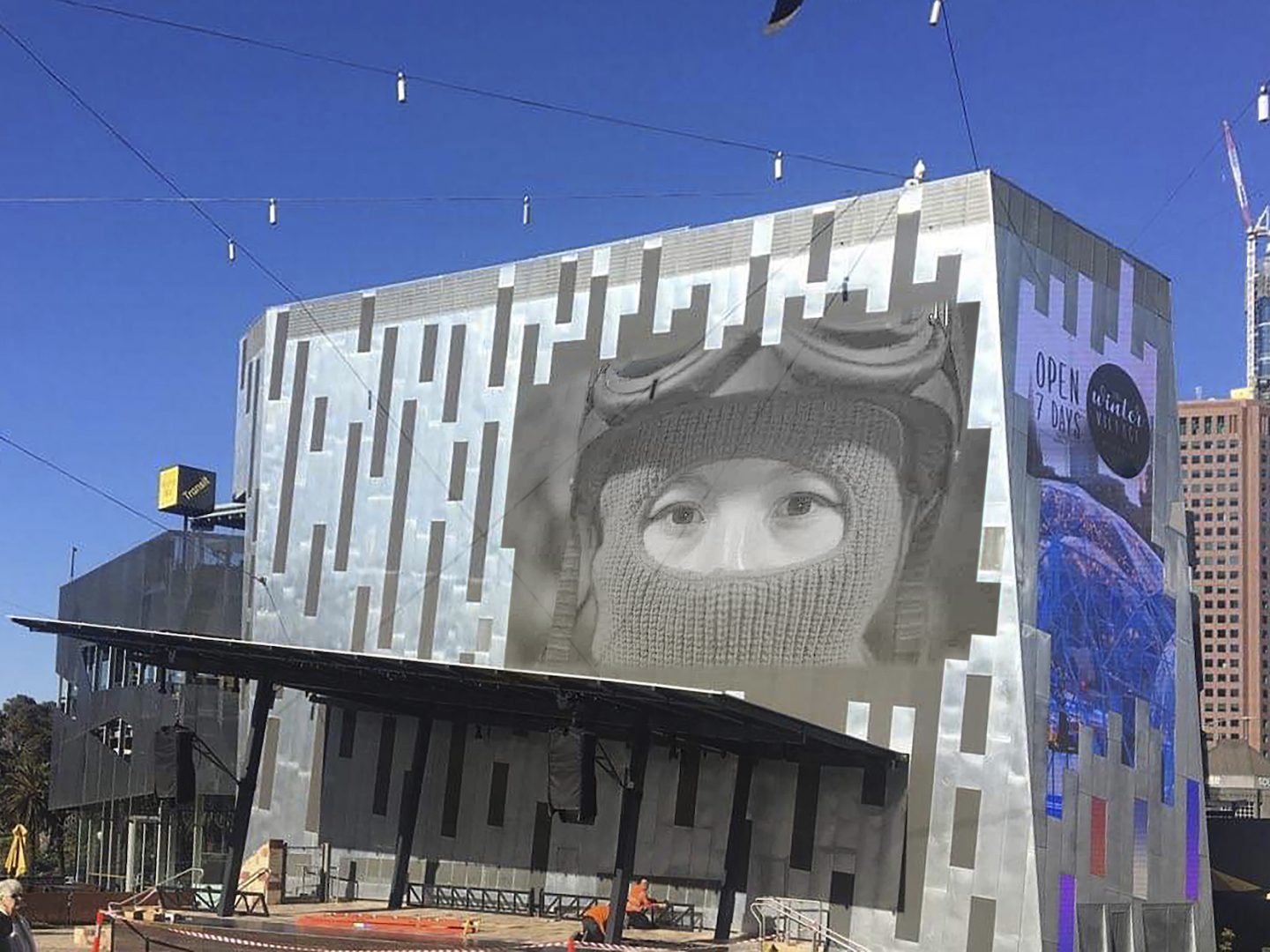 NINA E. SCHÖNEFELD 12