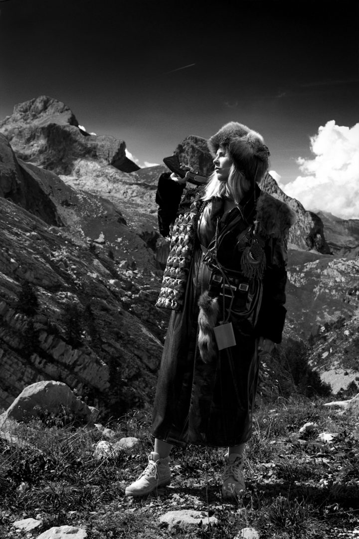 NINA E. SCHÖNEFELD 16